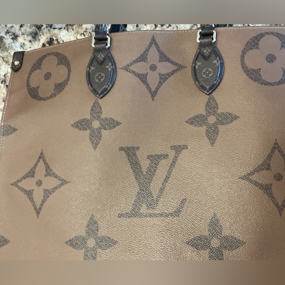 LOUIS VUITTON On The Go GM Large Monogram Tote w Original Dustbag and Bag - Picture 4 of 16